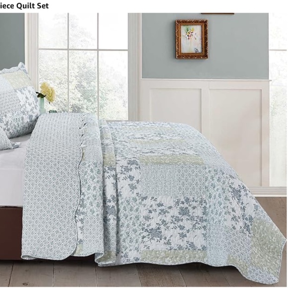 Brilliant Sunshine Multi Blue and Beige Floral Patchwork 2 pc Twin Quilt Set NIP - Picture 9 of 9